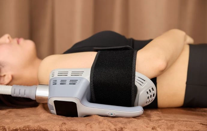 二の腕の施術風景